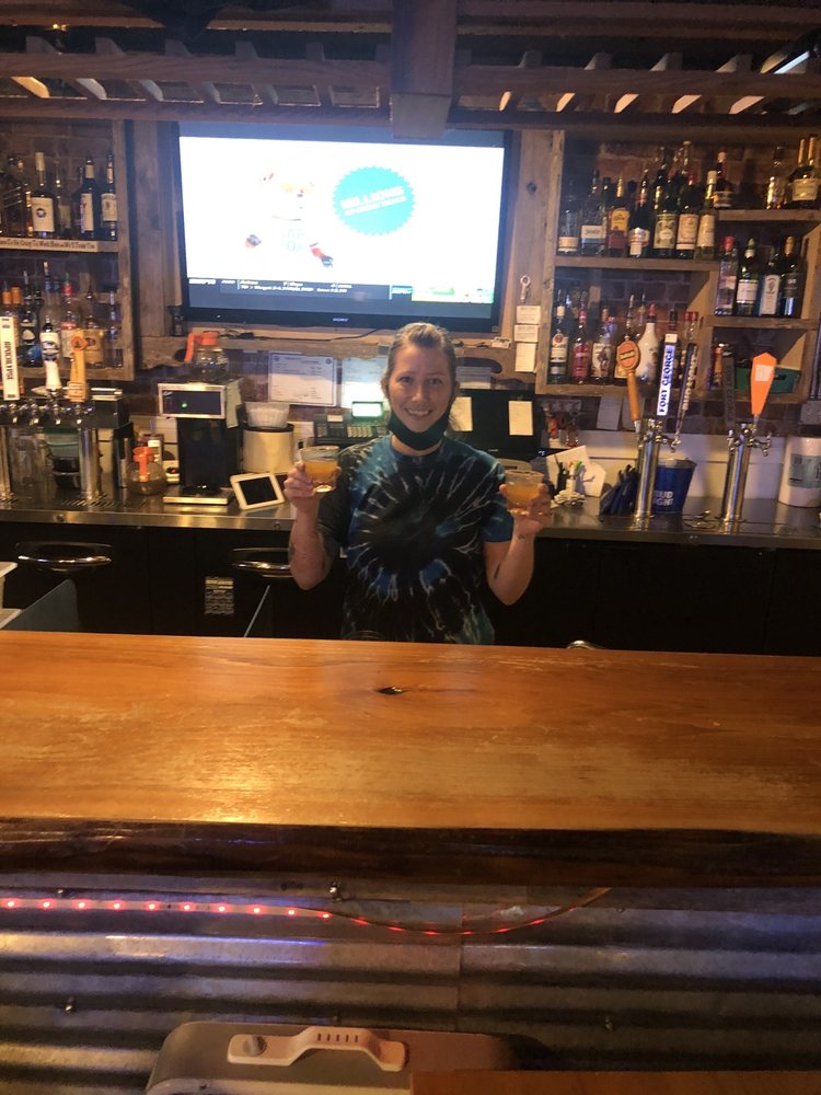 Pine Tree Bar & Grill