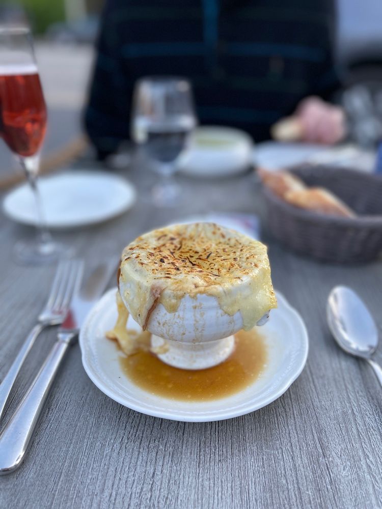 Petit Louis Bistro