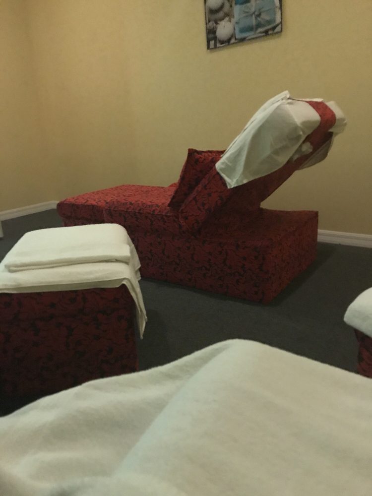 Hong Massage & Spa 11 Photos Massage 21635 Village Lakes Shopping