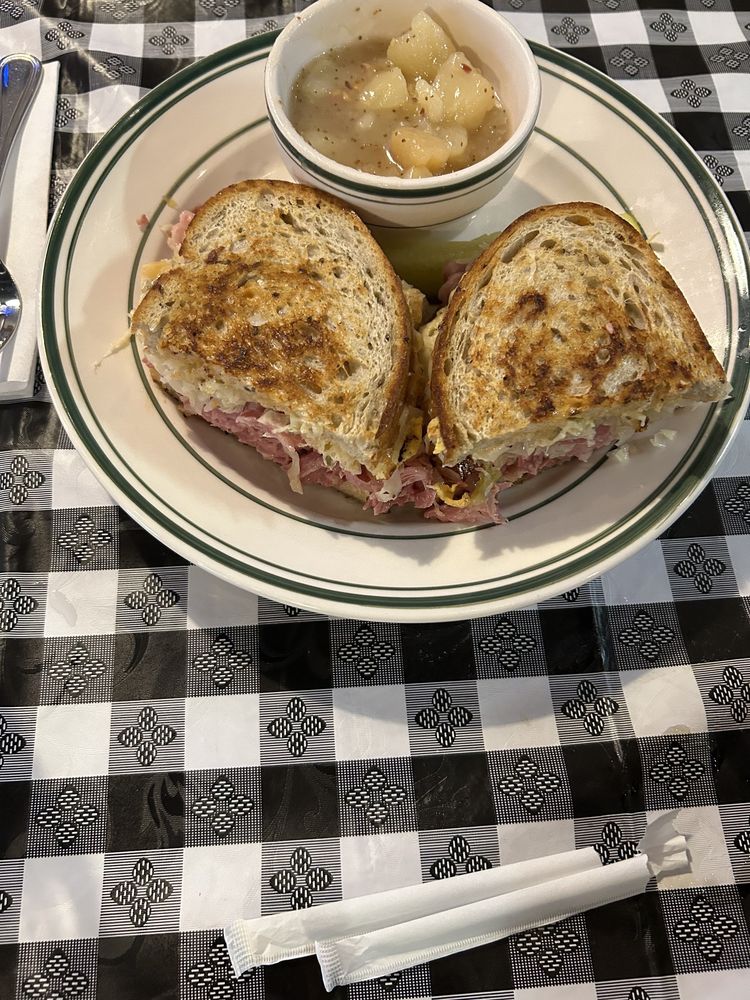 Kayrouz Delicatessen