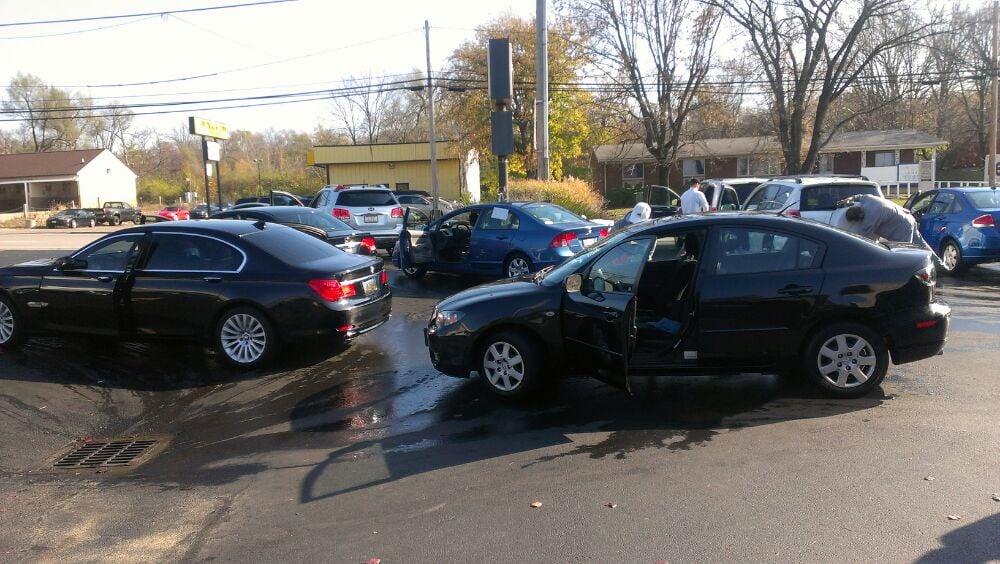 Busy day.. lots of clean cars Yelp