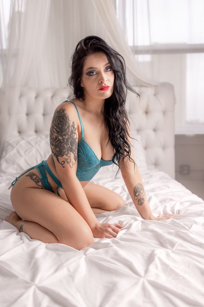 Studio Bella's Photography & Boutique Studio Rental