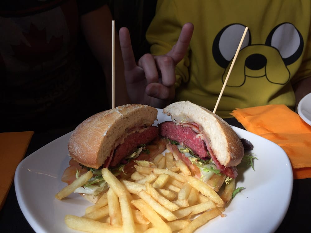 Foto de Harley Heaven - Zaragoza, España. Hamburguesa de solomillo.