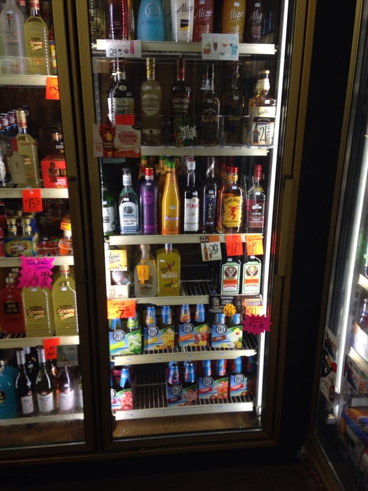 Cold drinks here at Clyde's Yelp