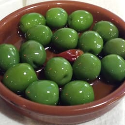 Foto de Il Casaro Pizzeria & Mozzarella Bar - San Francisco, CA, Estados Unidos. Castelvetrano olives