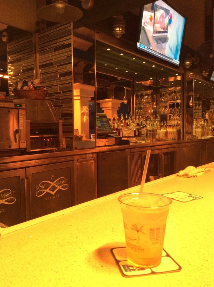 Pineapple Bar Image