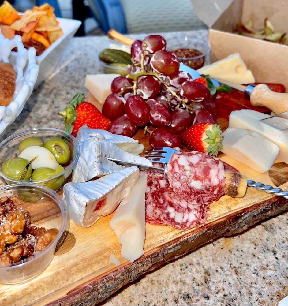 Melvyn's Restaurant & Lounge