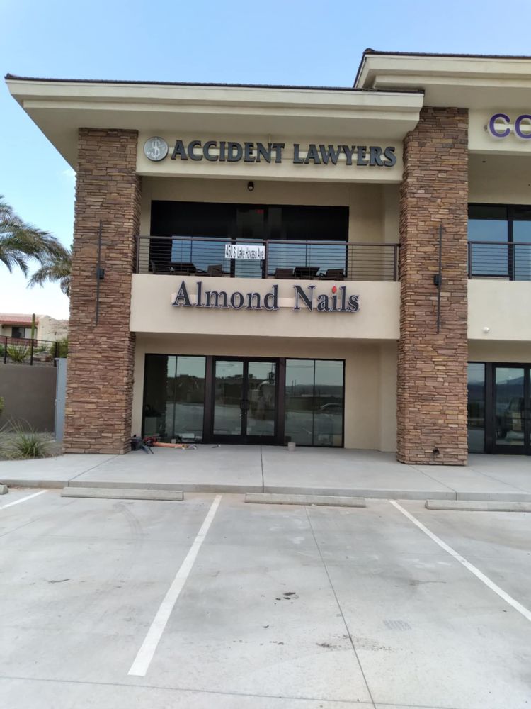 Almond Nails 