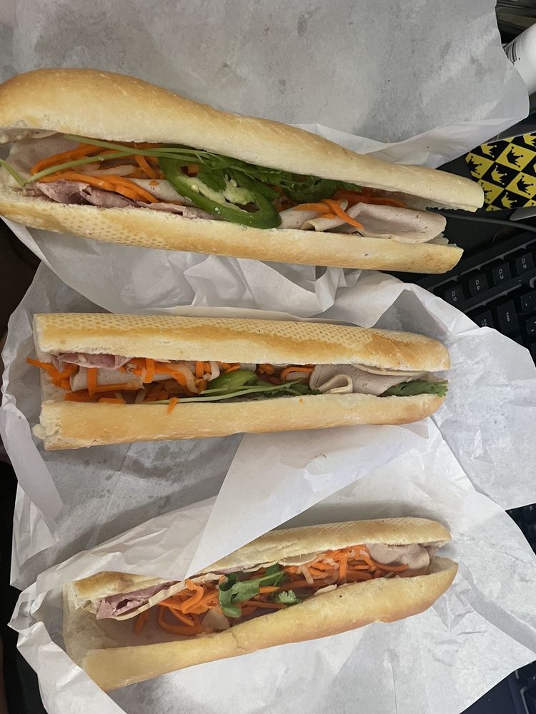 Banh Mi Che Cali