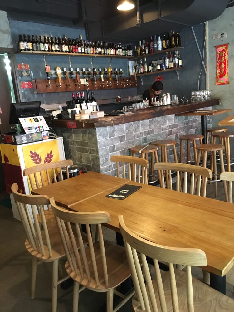 Kowloon Taproom 10 Photos Pubs Astoria Building, 2438 Ashley Road, Tsim Sha Tsui, Hong