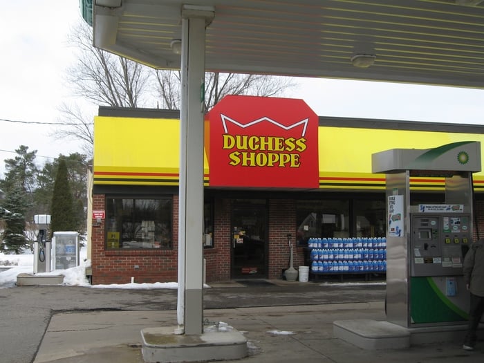 Duke and Duchess Shoppes BP Coffee & Tea 265 W Main St, Smithville