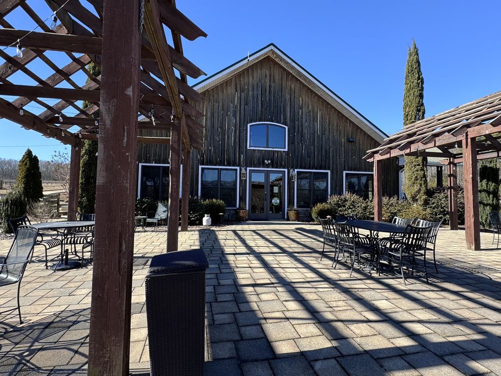 Morgan Ridge Vineyards & Brewhouse