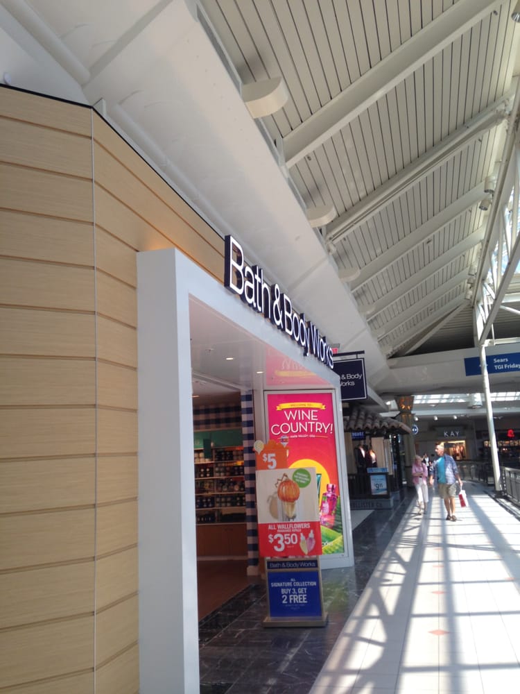 Bath Body Works Cosmetics Beauty Supply 601 Donald Lynch Photo Of Bath Body Works Marlborough Ma United States