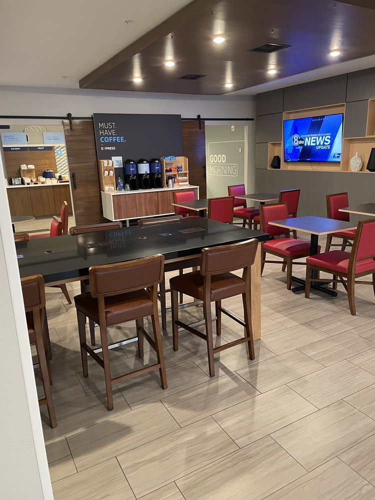 Holiday Inn Express & Suites Lincoln South