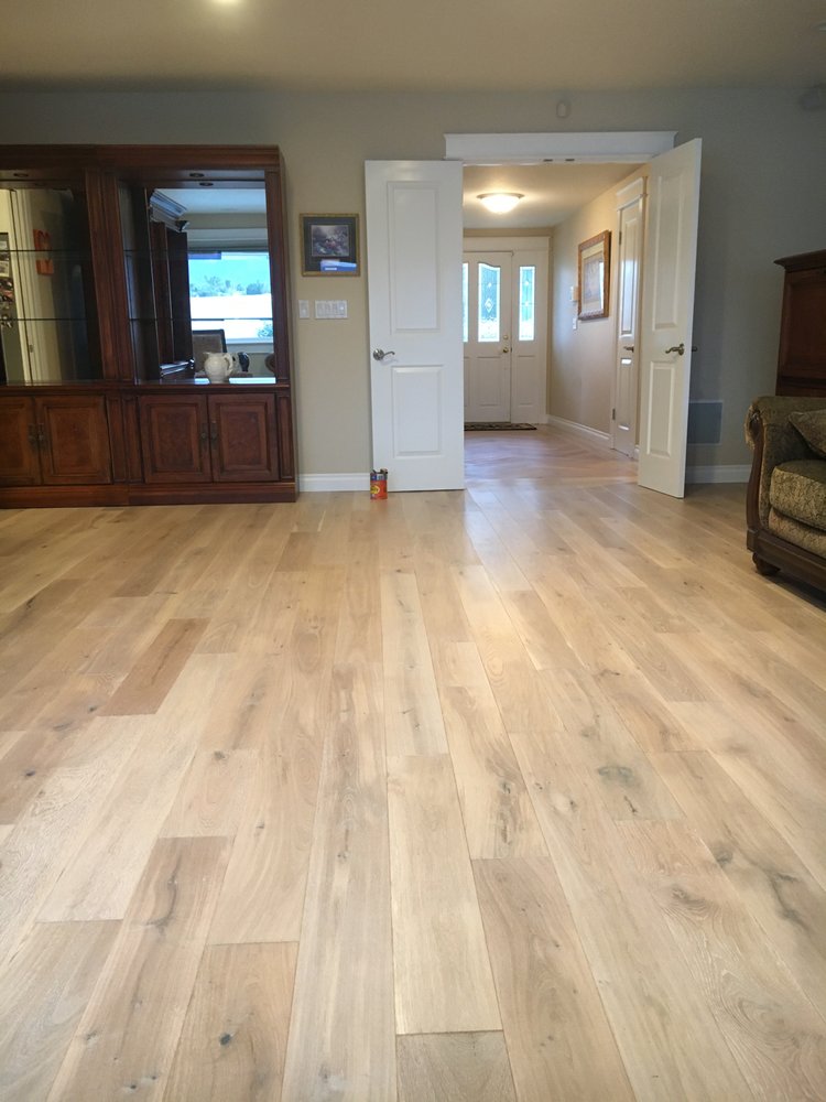 image of business M & M Carpets