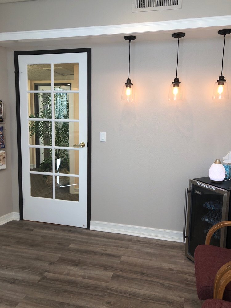 image of business Long Beach Smile Co.