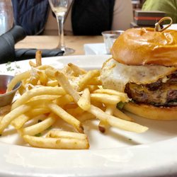 Brick Mortar 529 Photos 802 Reviews American New 2435 Main Photo Of Brick Mortar Santa Monica Ca United States Chuck Burger
