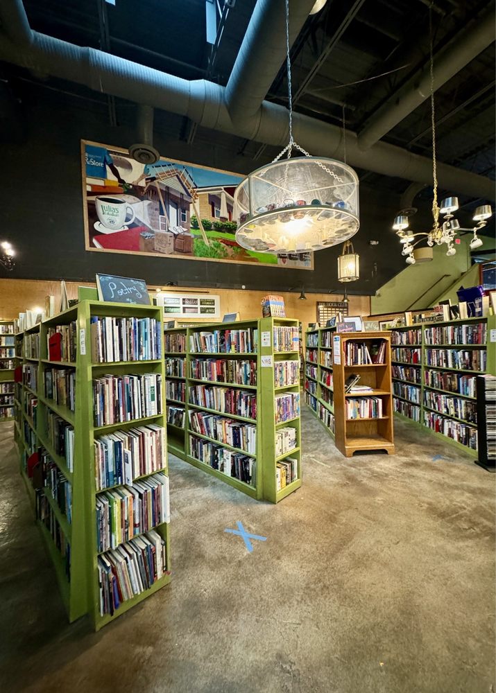 Julia's Café and Books