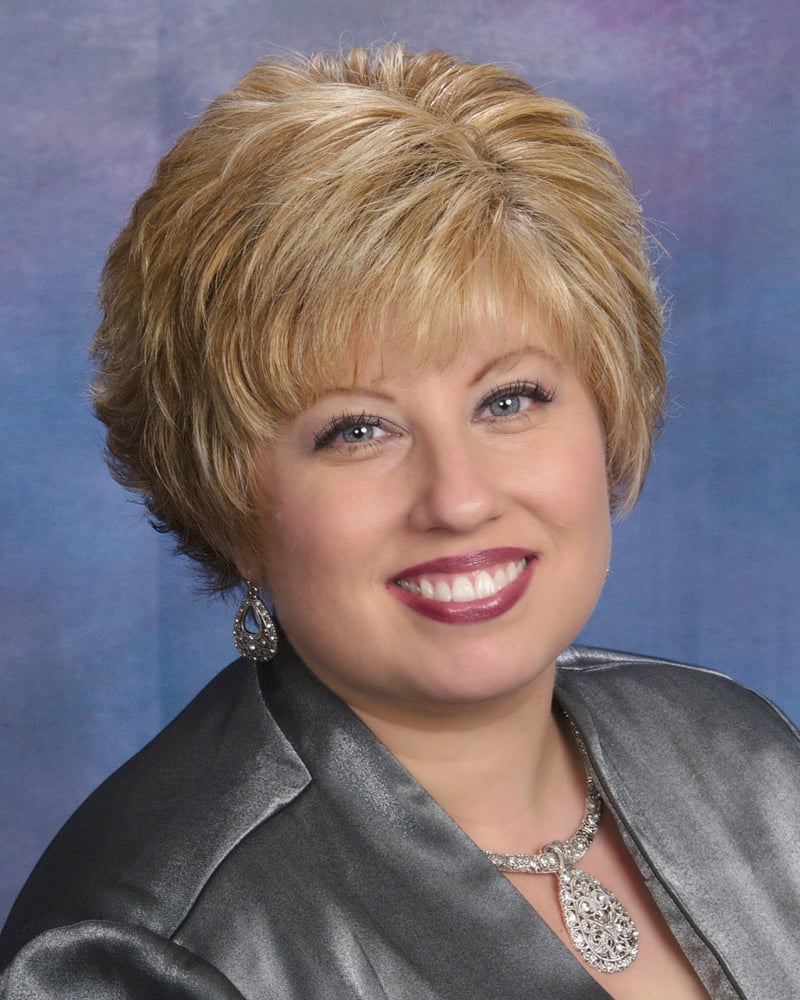 Melinda Reyes Realtor With Home Team Real Estate Agents 16719