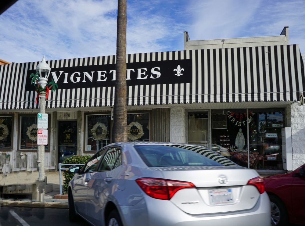Vignettes-Antiques & Collectibles