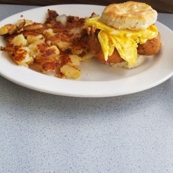 Lindy S Restaurant 16 Photos 34 Reviews Southern 3001 Photo Of Lindy S Restaurant Fayetteville Nc United States Fried En And Biscuit