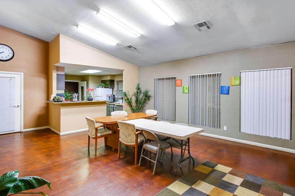 Pine Hills Lodge 27 Photos Apartments 1500 Karen Avenue Ofc