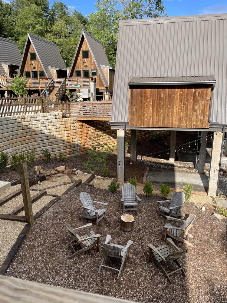 Wrong Way River Lodge & Cabins