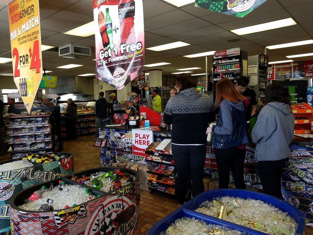 Lil’ Pantry and Deli Delis 5017 Table Rock Rd, Central Point, OR Restaurant Reviews