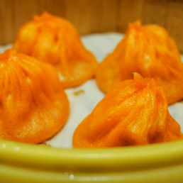 Steamed lobster xiao long bao (11.8 SGD / 7.8 €).