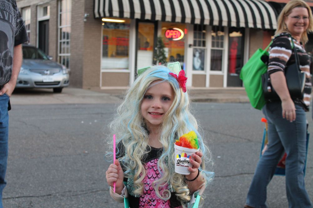 Charlie's Sno-Balls & Seasonal Tanning