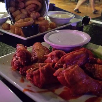 Sak S Sports Bar 11 Photos 31 Reviews Bars 1460 Photo Of Sak S Sports Bar Vadnais Heights Mn United States Buffalo Wings