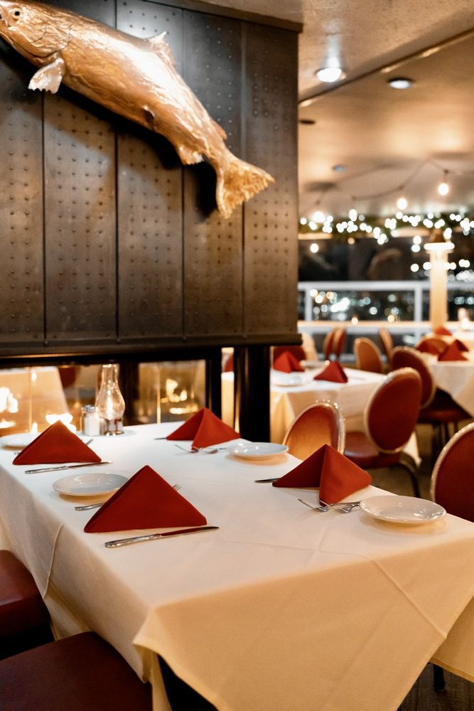 Salty's on the Columbia River