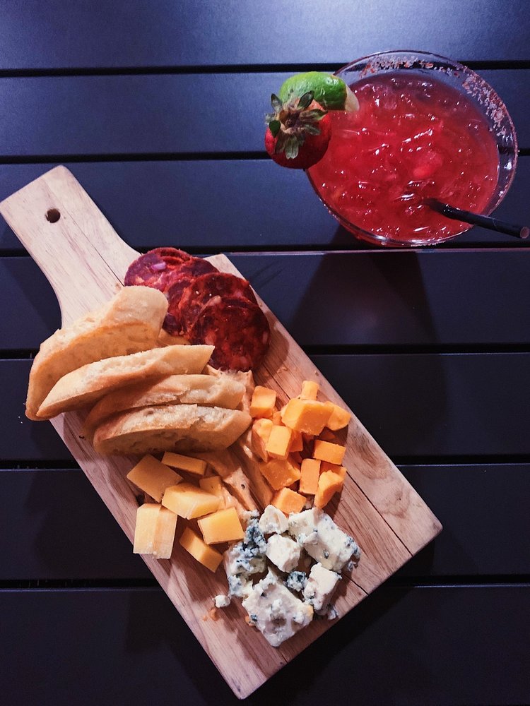 Los Arboles Bar & Grill