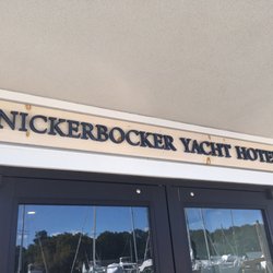 Knickerbocker Yacht Hotel 22 Photos Hotels 433 Main St Port Photo Of Knickerbocker Yacht Hotel Port Washington Ny United States Entrance To
