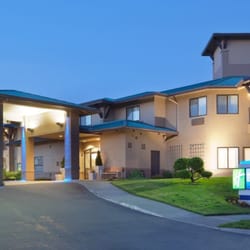 Holiday Inn Express Suites Arcata Eureka Airport Area