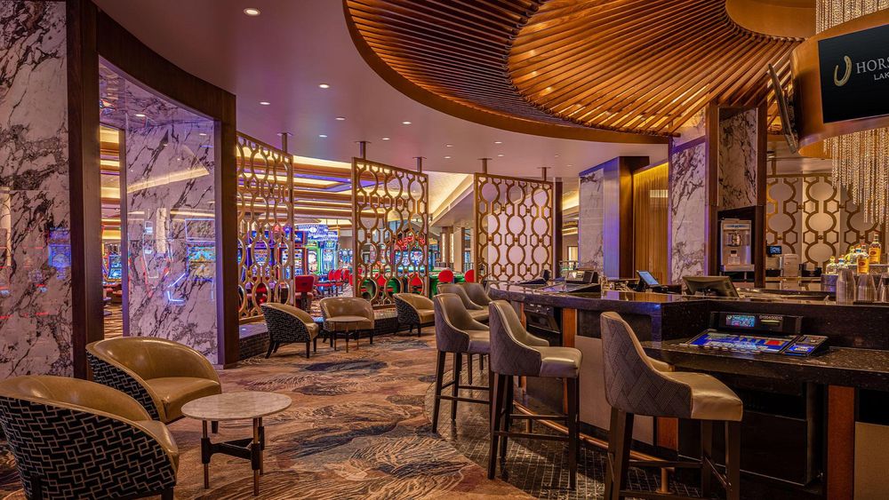 Four Suits Lounge