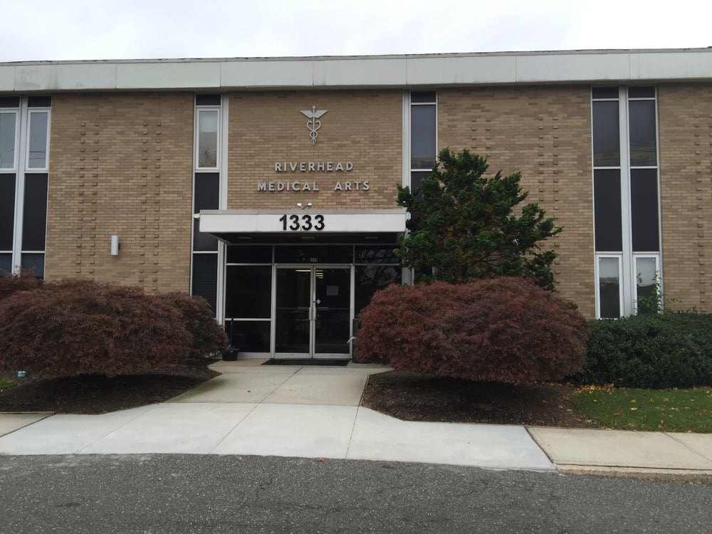 Complete Orthopedics Orthopedists 1333 Roanoke Ave, Riverhead, NY