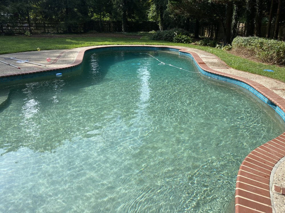 Dot’s Pool Services