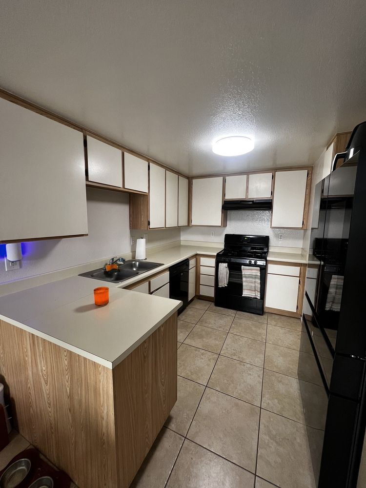 LV Cabinets & Granite