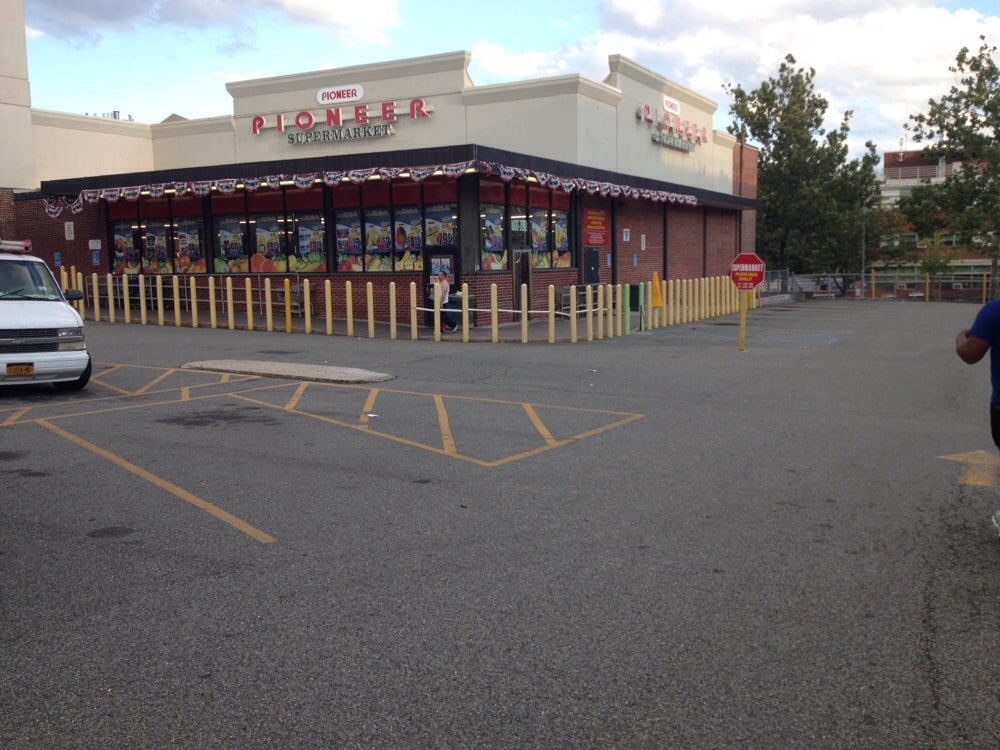 Pioneer Supermarket Grocery 7063 Parsons Blvd, Pomonok, Queens, NY