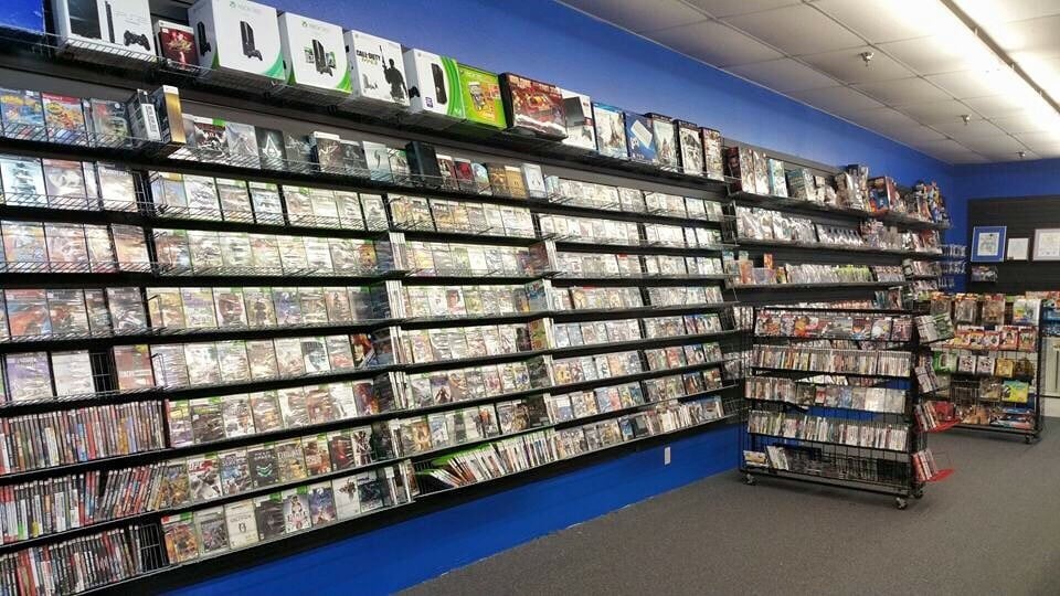 Huge Selection Of Ps2 Xbox Ps3 360 Ps4 One Photo Of Blue S Gaming And Collectibles Clovis Ca United States Huge