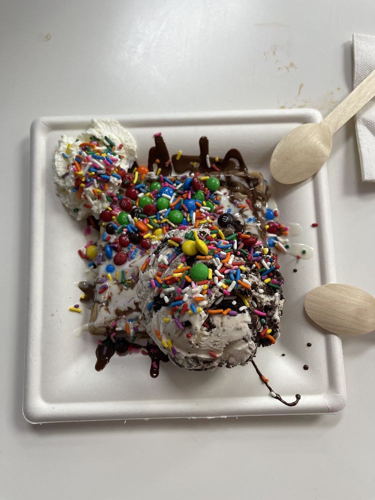 Sugar Ice Cream & Waffles