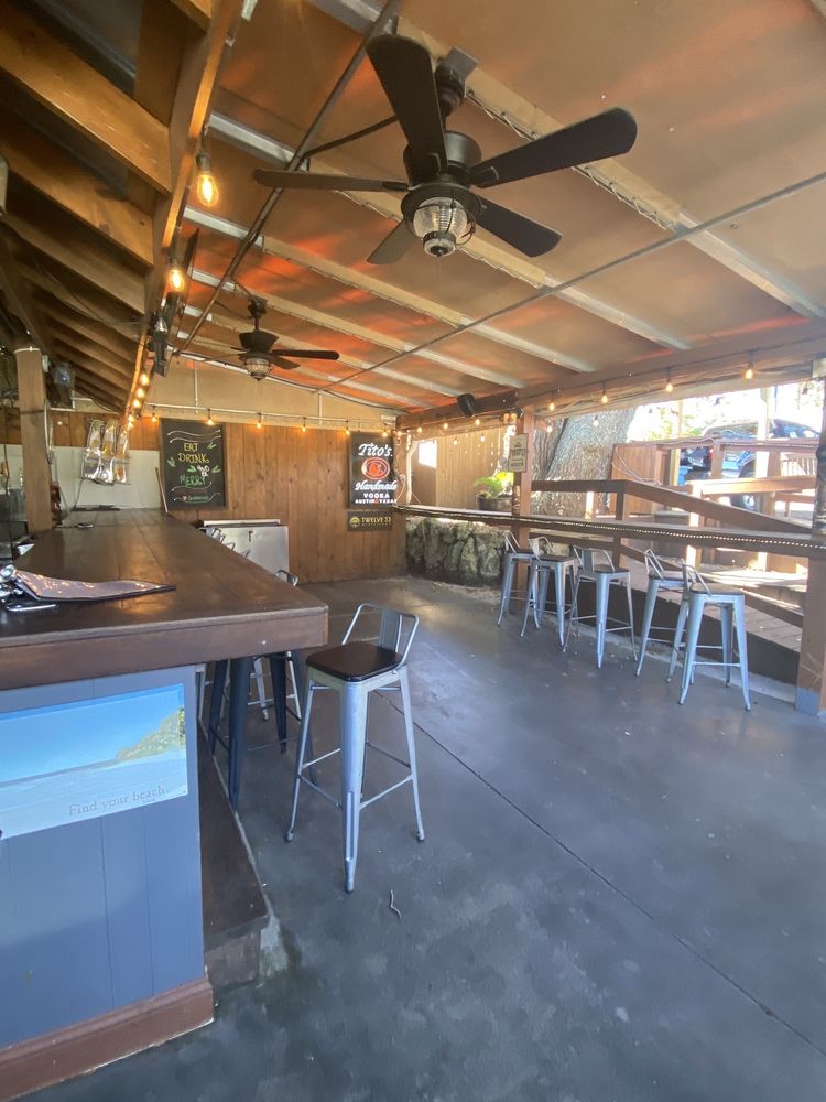 Seabrisa’s Waterfront Seafood Restaurant, Little River Roadtrippers