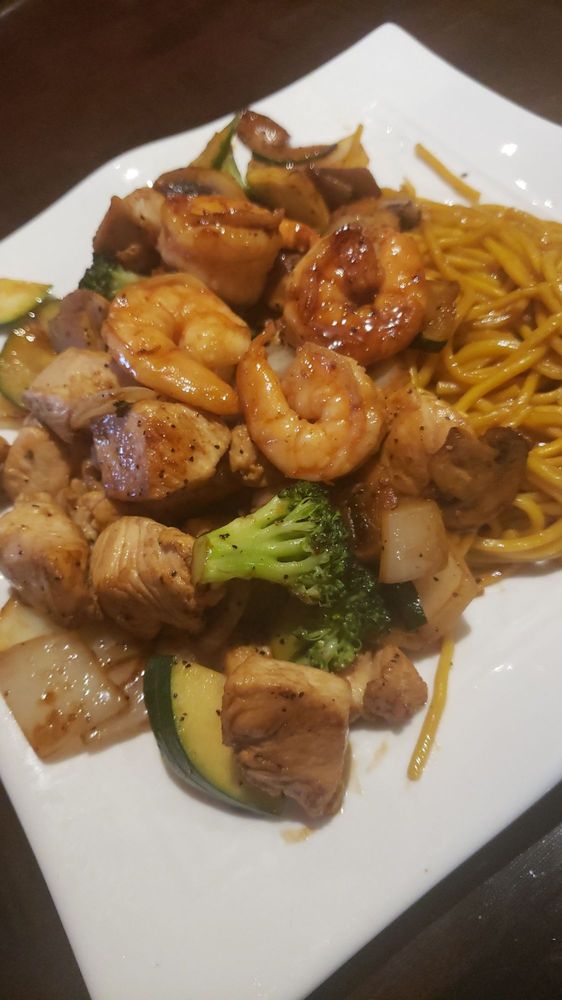 Sakura Sushi & Grill