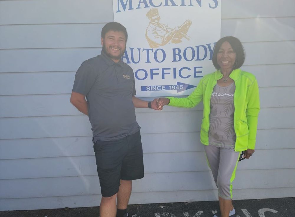 Mackin's Auto Body