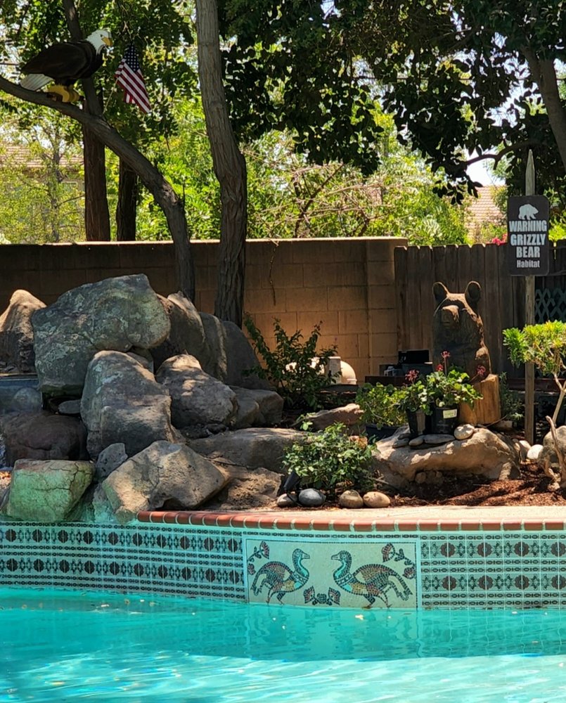 Dates Pool and Spa