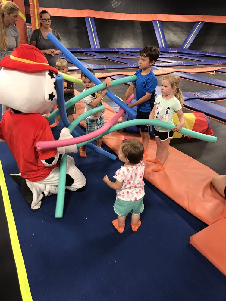 Sky Zone Trampoline Park 15 Reviews Trampoline Parks 1300 W