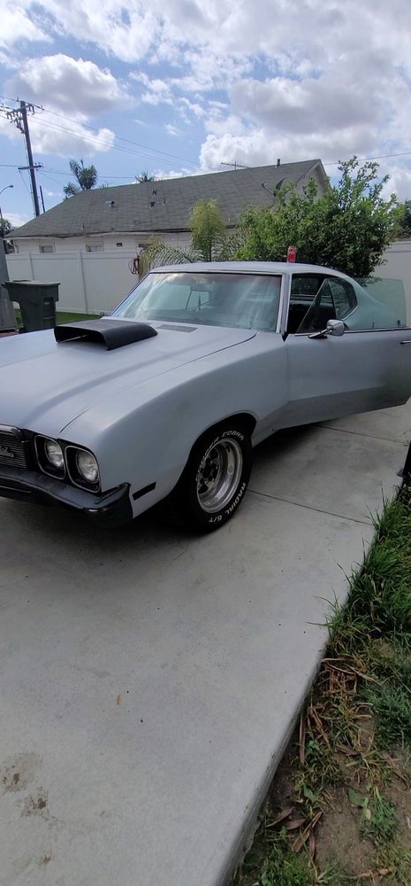 Dynamic Automotive Photo