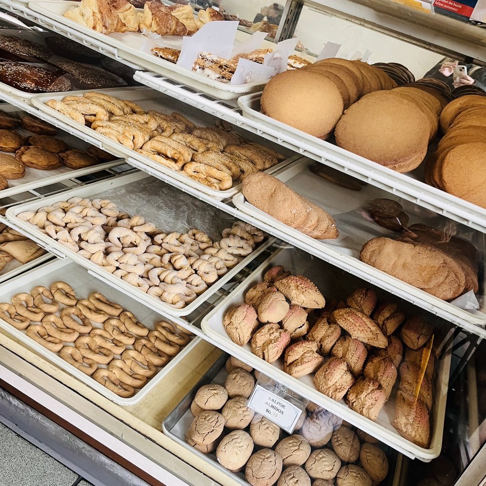 Los Cocos Panaderia y Pupuseria