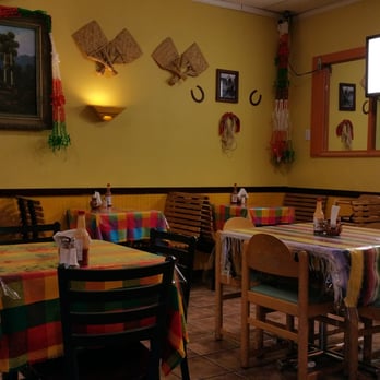 El Tapatio Restaurant 35 Photos 58 Reviews Mexican 677 W Photo Of El Tapatio Restaurant Muskegon Mi United States Interior 3